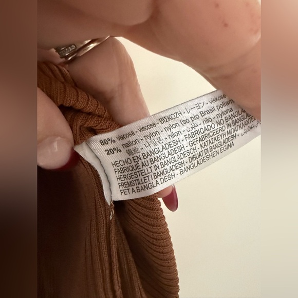 Zara Ribbed Knit Tank, size large. - Picture 6 of 6